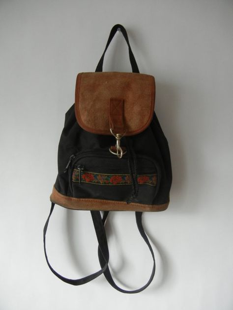 Vintage Mini Backpack 90's Grunge Tumblr by littleraisinvintage 80s Backpack, Backpack Grunge, Grunge Backpack, 90s Bag, Grunge Tumblr, 90's Grunge, Vintage Backpacks, Black Roses, Leather Rucksack