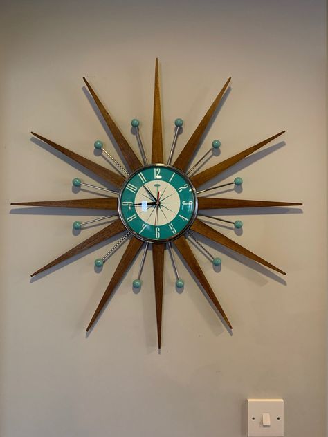 27 Inch Hand Made Mid Century Style Starburst Sunburst Clock by Royale Medium Teak Rays Turquoise 1950's Dial & Balls - Etsy 1950s Moodboard, Retro Clocks, Starburst Clock, Sunburst Clock, 1950s Furniture, Mid Century Clock, Cool Clocks, Hand Wax, Retro Clock