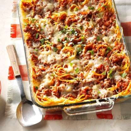 Favorite Baked Spaghetti - Taste of Home Church Potluck Recipes, Baked Spaghetti Casserole, Baked Spaghetti Recipe, Italian Spaghetti, Easy Bake Oven, Spaghetti Casserole, Baked Dinner, Taste Of Home Recipes, Easy Bake