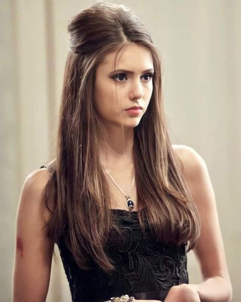 Nina Dobrev Nina Dobrev Ponytail, Damon And Rebekah, Vampire Diaries Hairstyles, Nina Dobrev Hairstyles, Nina Dobrev Makeup, Rose Ethereal, Katherine Pierce Aesthetic, Pierce Aesthetic, Hairstyles Hacks