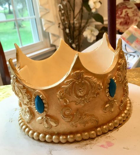 Fondant crown cake topper Fondant Crown Cake Topper, Jesus Birthday Cake, Fondant Crown, Jubilee Cake, Crown Cupcake Toppers, Queen Cake, Crown Cake Topper, Cake Design For Men, Crown Cupcakes