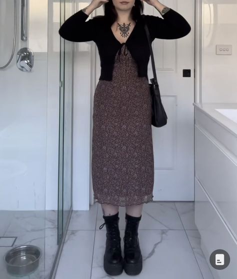 Summer Corporate Goth Outfits, Modest Gothic Outfits, Corporate Emo, Whimsigothic Outfits, Clothes Design Drawing, Black Midi Skirt Outfit, Clueless Closet, Autumn Ootd, Current Aesthetic