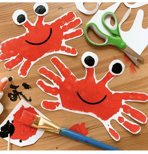 Ocean Life Toddler Crafts, Crab Art And Craft For Preschool, Cute Summer Crafts For Kids, Crab Handprint Craft, Summer Art Toddlers Craft Ideas, Handprint Ocean Crafts, Crab Craft For Preschool, Preschool Sea Crafts, Crafts For Summer For Kids