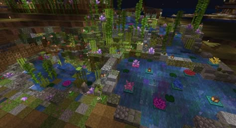 Underwater Enchantment Room Minecraft, Lush Cave Entrance Minecraft, Axolotl Tank Ideas Minecraft Cave, Minecraft Moss Cave, Minecraft Cave Lighting, Lush Cave Builds Minecraft, Cave Pond Minecraft, Underground Tunnel Minecraft, Minecraft Axolotl Habitat Cave