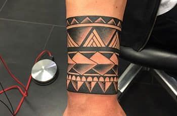 Tribal Armband Tattoo for Men Tato Maori, Armband Tattoos For Men, Maori Tattoos, Armband Tattoo Design, Marquesan Tattoos, Maori Tattoo Designs, Wrist Tattoos For Guys, Samoan Tattoo, Tattoo Bracelet