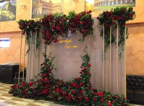 Red Floral Backdrop, Floral Backdrop Ideas, Best Patio Furniture, Rustic Wedding Decorations, Photo Backdrop Wedding, Wedding Backdrop Design, Wedding Backdrop Decorations, Wedding Ceremony Backdrop, Romantic Wedding Decor