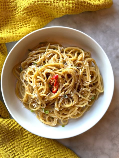 All-Purpose Stir Fry Sauce- Vietnamese Garlic Noodles — WHISKEY & BOOCH Vietnamese Garlic Noodles, Water Noodles, Chow Mein Noodles, Garlic Noodles, Tastemade Recipes, Brown Sauce, Fry Sauce, Asian Noodles, Stir Fry Sauce