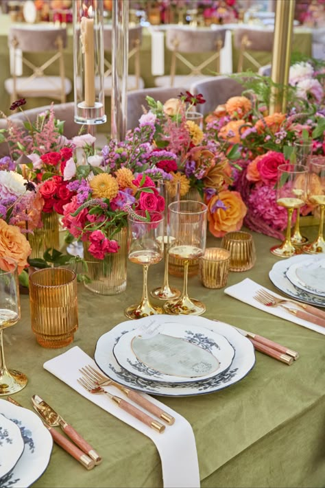 Colorful Tablescape and Vibrant Wedding Reception Centerpieces Ideas| Wedding reception ideas, wedding reception inspo, wedding reception decor, wedding reception theme, wedding reception flowers, wedding reception floral arrangement, wedding reception table decor ideas, colorful tablescape, vibrant wedding reception, centerpieces ideas, floral centerpieces, tablescapes, wedding table decor, colorful decor, wedding inspiration, event design, wedding planning Wedding Reception Theme, Table Decor Colorful, Bright Wedding Decorations, Picnic Brunch, Wildflower Wedding Theme, Sunflower Wedding Decorations, Centerpieces Ideas, Vibrant Wedding, Wedding Reception Flowers