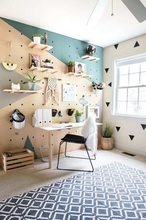 Peg Board Walls, Pegboard Wall, Dekorasi Kamar Tidur, Diy Interior, Retro Home Decor, A Desk, Easy Home Decor, Peg Board, Retro Home