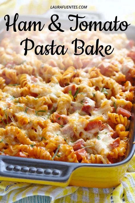 Make this cheesy baked pasta with ham and tomatoes for a delicious family meal asap! Ham Pasta Casserole, Ham Pasta Recipes, Pasta With Ham, Recipes Using Ham, Cheesy Baked Pasta, Macaroni And Tomatoes, Baked Pasta Recipe, Ham Casserole Recipes, Tomato Pasta Bake