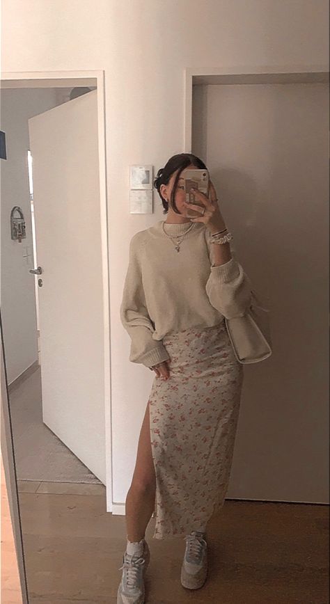 Maxi Cream Skirt Outfit, Long White Bodycon Skirt, Long Skirt Dressy Outfits, Long Skirt With Cardigan Outfit, Skirt With Heels Outfit, Long Skirt Outfits Formal, Long Skirt And Hoodie Outfit, Long Tan Skirt Outfit, Long Cream Skirt Outfit