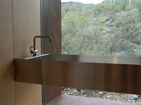 Eco Friendly House Design, Nomad House, Desert Nomad, House Bathrooms, Stunning Interior Design, Steel Bathroom, Desert Homes, Stainless Steel Bathroom, Minimal Home