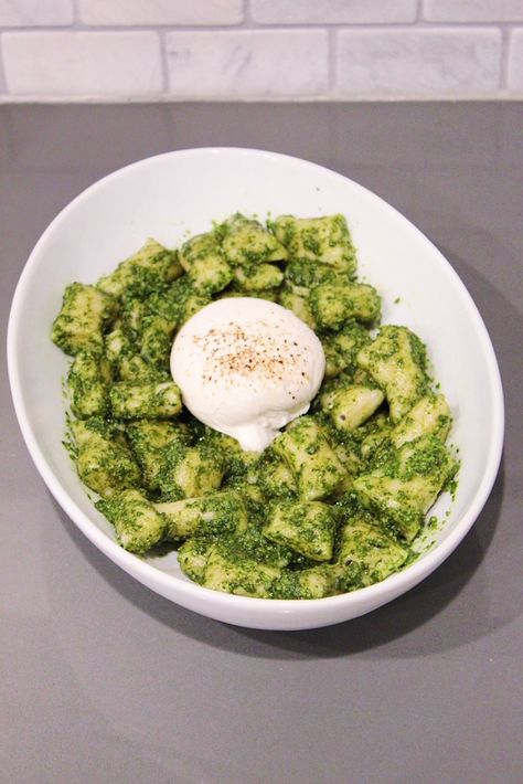 Gnocchi Pesto Burrata, Pesto Burrata Pasta, Gnocchi Burrata, Gnocchi Pesto, Pesto Gnocchi, Dinner Party Dishes, Homemade Gnocchi, Potato Dumplings, Burrata Cheese