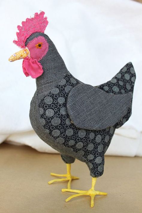 20+ Fabric Chicken Ideas & Free Patterns / Tutorials Weeknight Chicken, Chicken Quilt, Chicken Crafts, Easter Chicken, Chicken Pattern, Chicken Healthy, Softie Pattern, Animal Sewing Patterns, Chicken Dinners