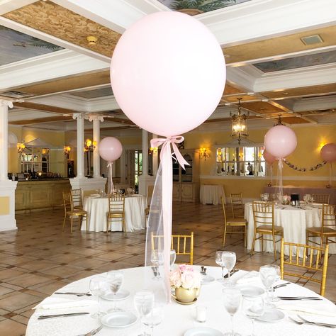 Balloons With Ribbon, Bow Theme Centerpieces, Pink Balloon Centerpieces, Pastel Balloon Centerpieces, Coquette Centerpieces, Balloon With Bow, Big Balloon Centerpiece, Bow Centerpiece, Ballerina Centerpiece Ideas