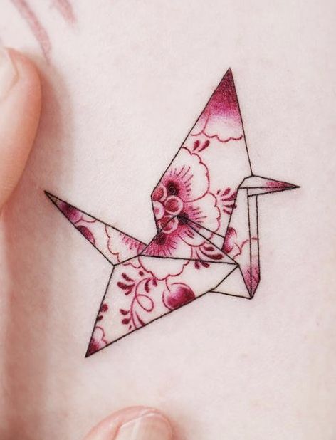 Small Japanese Tattoo, Traditional Tattoo Outline, Origami Tattoo, Crane Tattoo, Fan Tattoo, Japan Tattoo Design, Geniale Tattoos, Asian Tattoos, Minimalist Tattoos