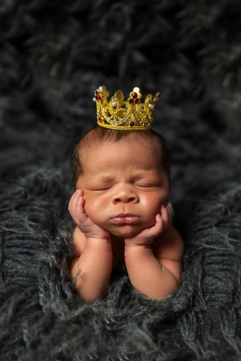 Newborn Crown Pictures, Prince Newborn Photoshoot, African American Newborn Photography, Newborn Boy Photoshoot Ideas, Infant Boy Photoshoot Ideas, New Born Baby Boy Photo Theme, Baby Boy Photo Shoot Ideas Newborn, Black Newborn Photoshoot, Newborn Baby Photography Boy