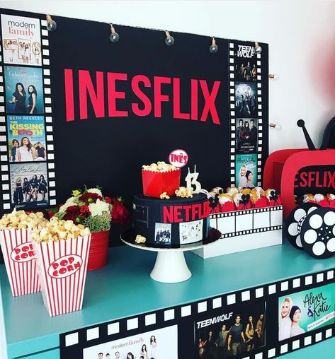 Trendy Birthday Party Ideas, Netflix Ideas, Birthday Party Ideas For Teens, Movie Themed Birthday Party, Party Ideas For Teens, Movie Theme Birthday Party, Deco Cinema, Cinema Party, 15th Birthday Party Ideas