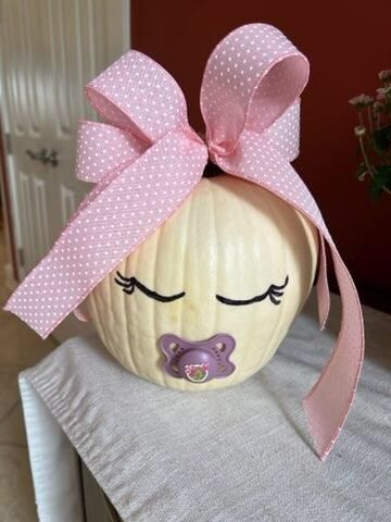 Fall Baby Shower Themes, Baby Girl Shower Themes, Baby Shower Pumpkin, Fall Baby, Baby In Pumpkin, Baby Shower Fall, Easy Home Decor, Halloween Girl, Baby Shower Theme