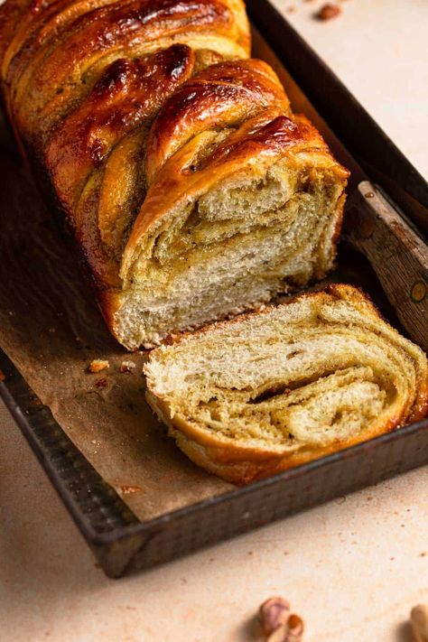 Pistachio Babka, Pistachio Paste, Chocolate Brioche, Sweet Bread Rolls, Baking Conversions, Babka Recipe, Chocolate Babka, Baking 101, Pistachio Cream