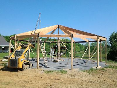 Covered Round Pens for Horses Round Pens For Horses, Horse Pens, Horse Farm Ideas, Loafing Shed, Horse Arena, Horse Shelter, Dream Horse Barns, Indoor Arena, Horse Facility