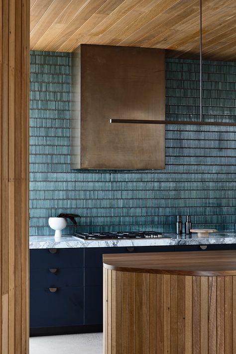 Blue And Wood, Cliff House, Blue Tile, The Local Project, Classic Kitchen, Interior Modern, Kitchen Tiles, Interior Design Trends, 인테리어 디자인