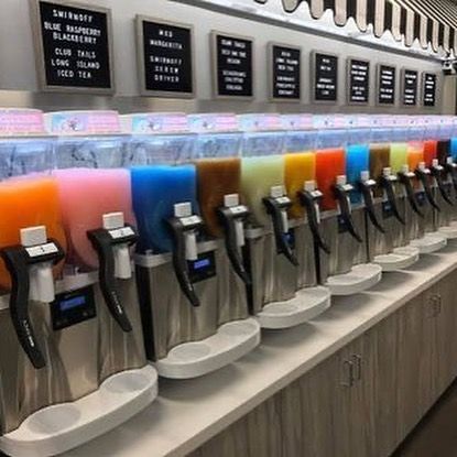 Slushy Bar Ideas, Daiquiri Bar Design, Juice Counter, Daiquiri Shop, Daiquiri Bar, Juice Bar Design, Avengers Campus, Slush Machine, Commercial Farming