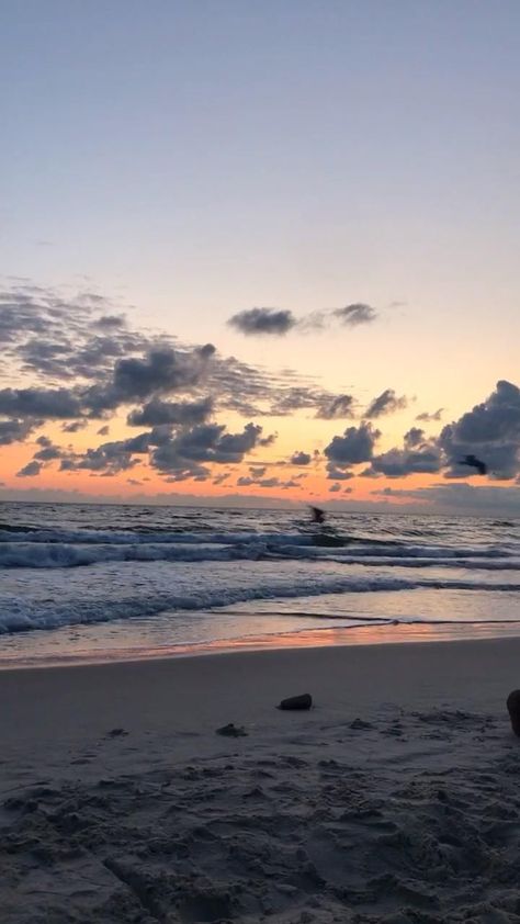 Video Pantai Aesthetic, Night Swimming Pool Aesthetic, Sunrise Photography Beach, Blue Sky Sunset, Vacay Aesthetic, Aesthetic Blue Sky, Poland Vacation, Sunset Video, Sea Video