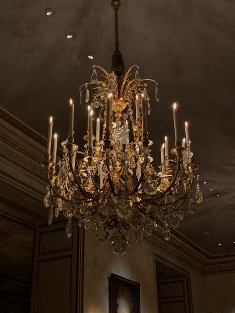 #darkacademia #aesthetic #lightacademia #chandelier Modern Ballroom Aesthetic, Chandeliers Aesthetic, Vintage Chandelier Aesthetic, Golden Gothic Aesthetic, Neoclassical Architecture Interior, Dark Academia Chandelier, Dark Chandelier Aesthetic, Aesthetic Chandelier, Art Academia Aesthetic