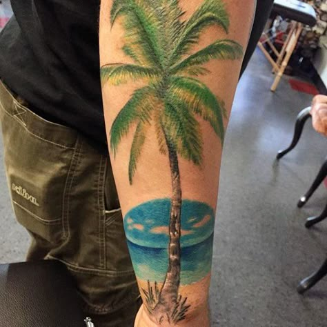 Realistic Green Palm Tree Tattoo On Arms For Men Tropisches Tattoo, Hai Tattoo, Tree Tattoo Arm, Tree Tattoo Men, Tropical Tattoo, Tato Tradisional, Tattoo Tree, Sunset Tattoos, Palm Tattoos