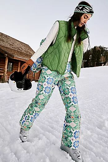 Ski Trip Fashion, Ski Vibes, Ski Fits, Womens Snow Pants, Apres Ski Party, Girl Holiday, Free People Romper, Holiday 2022, Ski Outfit