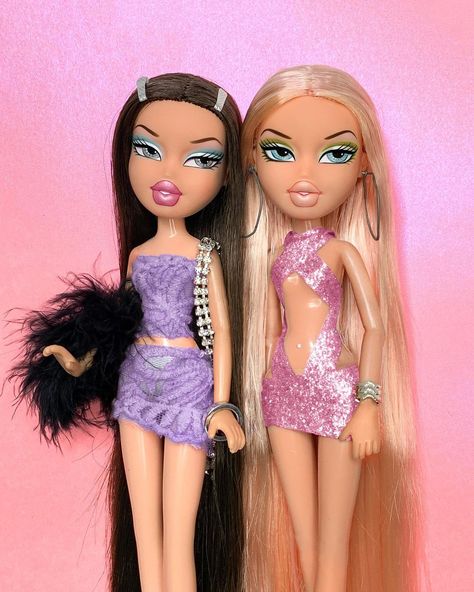 Bratz Doll Makeup, Bratz Doll Outfits, Brat Doll, Bratz Girls, Bratz Inspired Outfits, Pixies Fairies, Denim And Diamonds, Doll Aesthetic, Doll Makeup