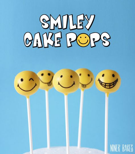 Detailed tutorial: Smiley Cake Pops! Are you a cake pop newbie? This post is right for you! by niner bakes Happy Face Cake Pops, Smiley Face Cake Pops, Smiley Cake, Food Oreo, Face Cookies, No Bake Cake Pops, Oreo Cake Pops, Cake Pop Tutorial, Japanese Dessert Recipes