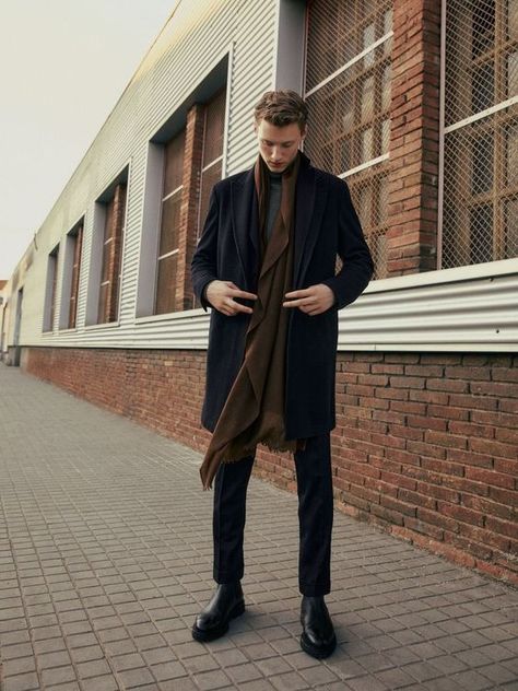 Men Scarf Outfit Winter, Man Scarf Outfit, Classy Winter Outfits Men, Mens Scarf Outfit, Mens Winter Outfits Classy, Men Scarf Style, Black Coat Outfit Winter, Winter Paris Outfits, Scarf Outfit Men