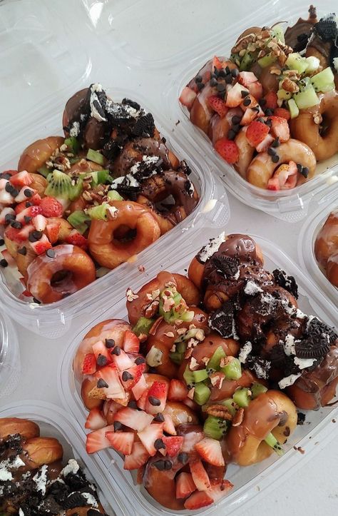 Mini Donuts Toppings, Mini Donuts Business, Mini Donut Business, Donas Aesthetic, Mini Donuts Ideas, Donut Business, Gourmet Donut, Dessert Shooters Recipes, Makanan Rendah Kalori