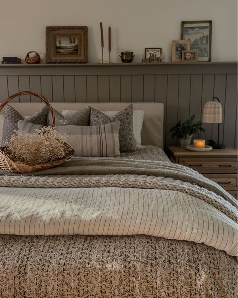 Winter Bedding Duvet Covers, French Cottage Bedding, Taupe Layered Bedding, Layered Bed With Quilt, Bed Linens Layering, Layered Bedding With Quilt, Quilt Duvet Layering, Bedding Master Room, French Country Master Bedrooms Decor