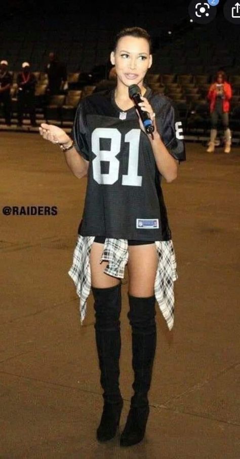 Womens Raiders Outfit, Cute Raiders Game Outfits, Raiders Jersey Outfit Women, Raider Game Outfit Women, Raider Outfits For Women, All Black Football Game Outfit, Football Outfits For Women Games, Raiders Game Outfit Women, Raiders Outfits For Women