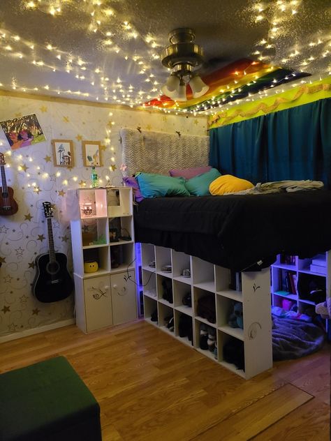 Comfortable Bedroom Decor, Diy Loft Bed, Cool Room Designs, Closet Room, Room Redesign, Small Room Design, Redecorate Bedroom, Bed In Closet, Basement Decor