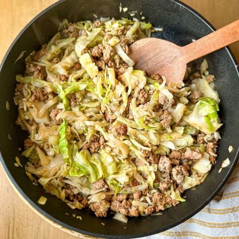 Pork and Cabbage Stir Fry is made with juicy pork and shredded cabbage, tossed in a homemade stir fry sauce. It's a perfect one-pot meal! Pork And Cabbage Recipes, Pork And Cabbage Stir Fry, Feeding Picky Eaters, Classic Chili Recipe, Homemade Stir Fry Sauce, Butternut Squash Bisque, 30 Minute Meals Healthy, Homemade Stir Fry, Cabbage Stir Fry