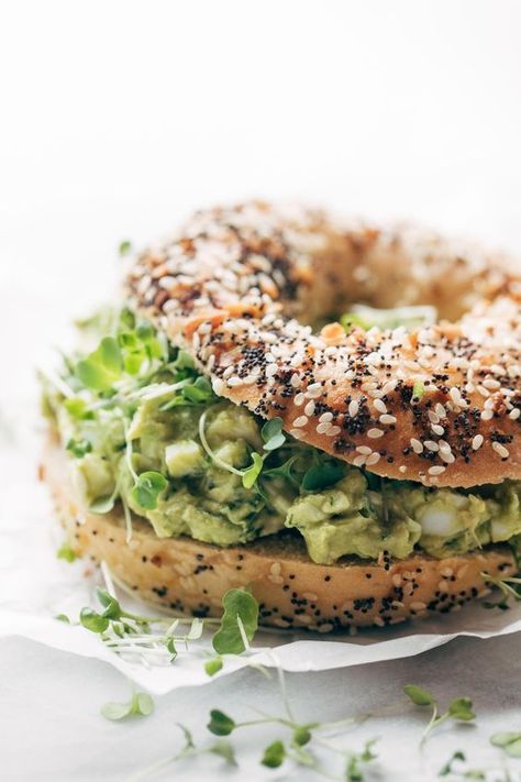 Avocado Egg Salad - no mayo here! just avocados, eggs, herbs, lemon juice, and salt. SO INCREDIBLY GOOD, especially on an everything bagel. Just saying. Healthy Egg Salad, Bagel Toppings, Avocado Egg Salad, Bagel Sandwich, Plant Based Breakfast, Egg Salad Recipe, Egg Muffins, Boiled Egg, Avocado Recipes