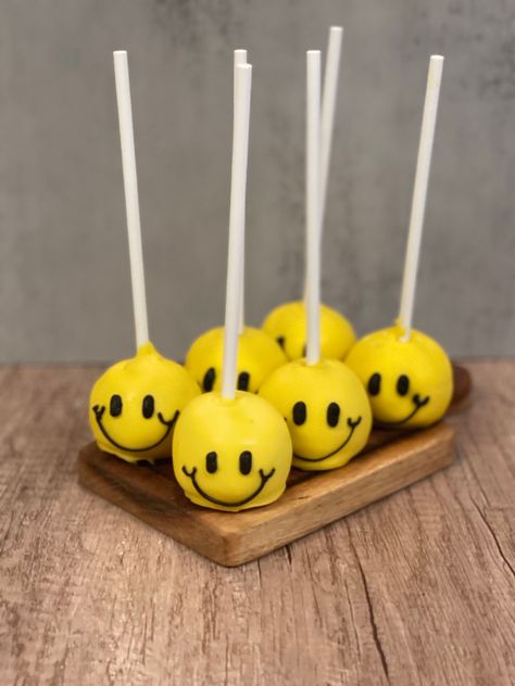 Smiley Face Cake Pops, Smiley Face Cake, Face Cake, Emoji Birthday Party, Emoji Birthday, Smiley Face, Cake Pops, Smiley, Birthday Party