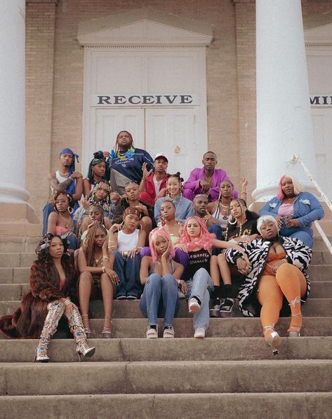 Y2k Photoshoot, Retro Photoshoot, Group Picture Poses, 00s Nostalgia, Group Photography Poses, Black Consciousness, Graduation Picture Poses, Glam Photoshoot, Black Photography