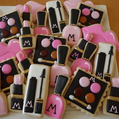 Beauty Cookies, Make Up Cookies, Girly Cookies, Nail Salon Cookies Decorated, Makeup Cookies, Spa Cookies Decorated, Makeup Cookies Decorated, Make Up Cookies Royal Icing, Spa Day Cookies Decorated