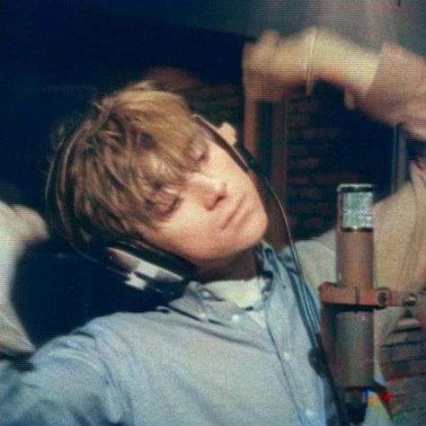 Blur Band, In Love With Him, Damon Albarn, Motion Blur, College Apartment, British Men, I'm In Love, Gorillaz, Music Stuff