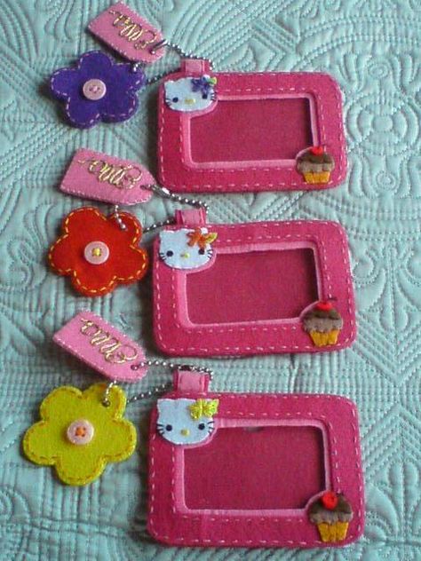 luggage tag or mini felt photo frame. Felt Photo Frame Diy, Felt Crafts Aesthetic, Felt Name Tag, Aesthetic Felt Crafts, Felt Picture Frame, Felt Photo Frame, Name Tag Ideas, Felt Frame, Luggage Tags Diy