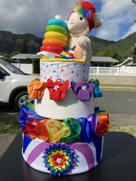 Rainbow diaper cake Rainbow Diaper Cake, Rainbow Baby Gift Ideas, Wildflower Diaper Cake, Unique Diaper Cakes, Diaper Cake One Piece & Sets, Diaper Figures Shower Gifts, Shower Diy, Diy Shower, Baby Shower Diy