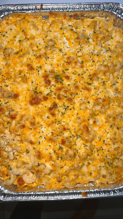 Black Mac And Cheese Recipe, Mac And Cheese Recipe Black People, Party Mac And Cheese, Baked Mac And Cheese Soul Food, Black People Mac And Cheese Recipe, Baked Mac And Cheese Aesthetic, Mac Abd Cheese Recipes Easy, Baked Macaroni And Cheese Aesthetic, Soul Food Mac And Cheese