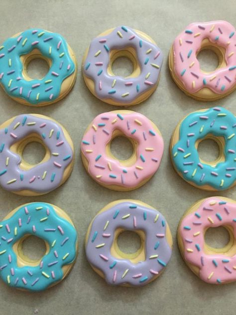 Donut Cookies! Cookies First Birthday, Happy Birthday Donut, Bbq Baby Shower Decorations, Donut Cookies, Monkey First Birthday, Donut Birthday Cake, Donut Themed Birthday Party, First Birthday Cookies, Flooding Cookies