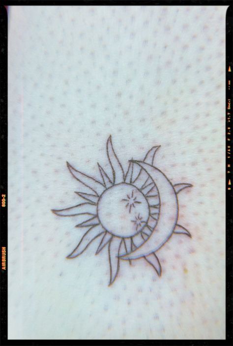 Half Sun Half Moon Tattoo, Half Sun Half Moon, Blue Moon Tattoo, Tattoos Abstract, Half Moon Tattoo, Tattoos Japanese, Tattoos Watercolor, Medium Tattoos, Moon Sun Tattoo