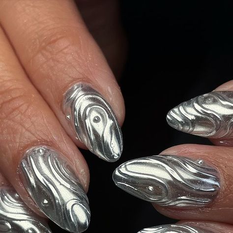 Metallic 3d Nails, Silver Chrome Nail Designs, Nails Metallic Chrome, Chrome Nails Silver, Nail Designs 3d, Chrome French Tips, Silver Chrome Nails, Chrome Nail Designs, Chrome Art